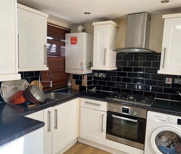 2 Bed Detached House, Amersham Road, SE14 - Photo 2