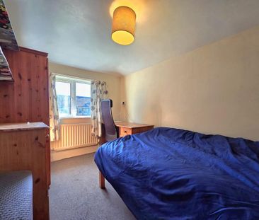 4 bedroom end of terrace house to rent - Photo 2