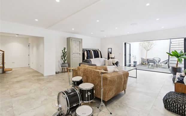 Burhill, Walton-on-Thames, Surrey, KT12 - Photo 1