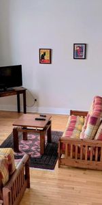 Très grand loft, plafonds 12 pieds, 2 chambres situé dans un Couvent au pittoresque village du Vieux Sainte-Rose Laval, 2250$ tout inclut - Photo 3
