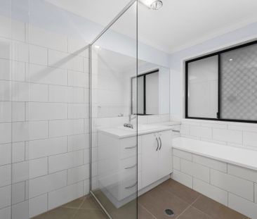 35 Fitzgerald Circuit, Wyreema QLD 4352 - House For Rent | Domain - Photo 6