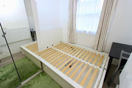 Studio Flat, St. Michael's Terrace, N22 - Photo 3