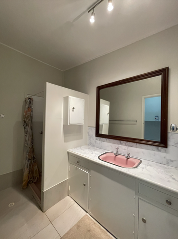 Comfortable 2-Bedroom Unit with Carport - Photo 5
