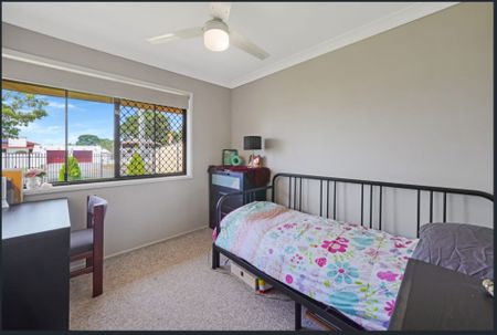 Family Home &plus; Opposite to Brownsplains State School&excl; - Photo 3