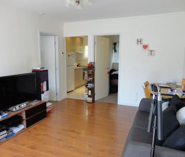 Single level brick and tile sunny unit - Photo 4