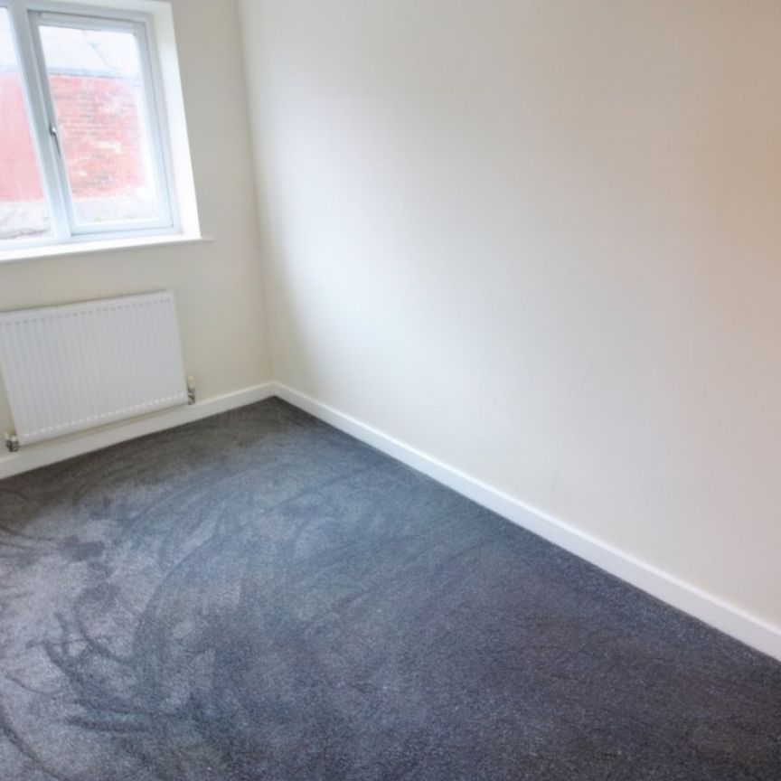 3 bed Town House - To Let - Photo 1