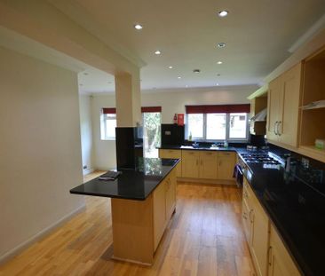 4 bedroom semi-detached house to rent - Photo 3