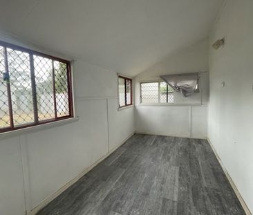 2 Bedroom Home With Lock Up Garage - Lawns Included in Rent - Photo 6