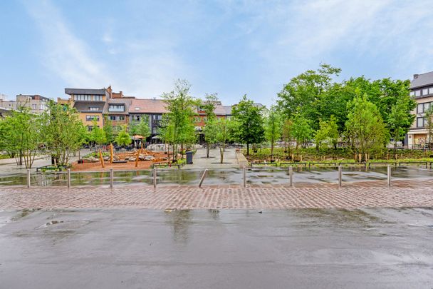 Zeer ruim appartement met 3 slaapkamer en zicht op markt - Photo 1