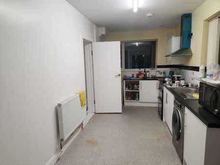 Room in a Shared House, Alford Avenue, M20 - Photo 3