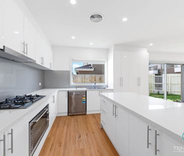 Stunning Modern 4-Bedroom Townhouse – Perfect for the Whole Family! - Photo 5