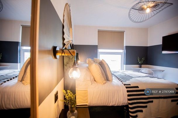 1 bedroom in a house share to rent - Photo 1