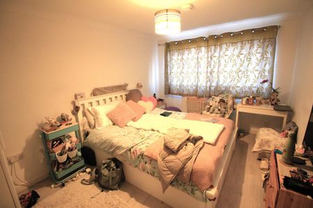 4 bedroom detached house to rent - Photo 4