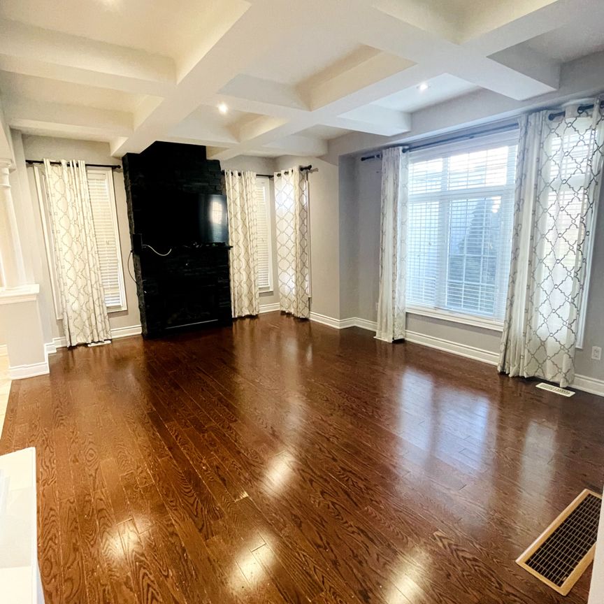 For Lease - 2418 Wasaga Drive, Oakville, Ontario - Photo 1