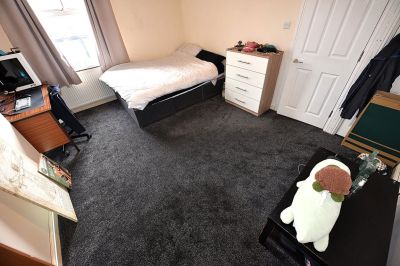 4 bedroom House in Mayville Place, Leeds - Photo 5