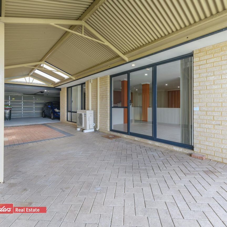 FRESH AND BRIGHT AMBIENCE - Photo 1