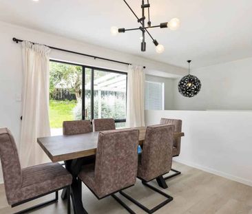 Spacious Six-Bedroom Family Home with Views - Photo 3