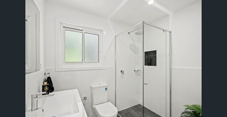 Sun-Filled cottage with balcony - Photo 3