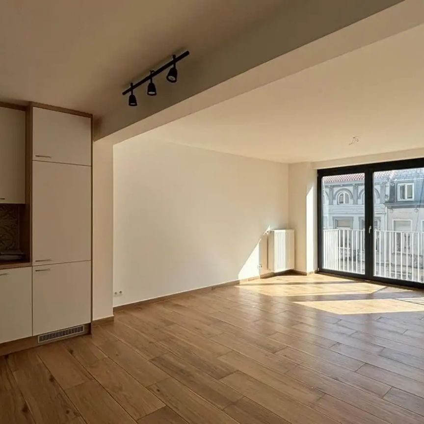 Charmant appartement met 2 slaapkamers en een terras - Photo 1