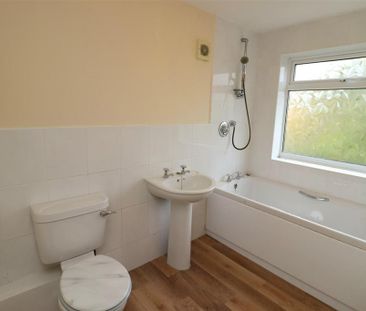 3 bedroom semi-detached house to rent - Photo 6