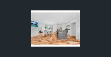 Spacious Double-Storey Family Home with Solar Panels & Multi-Purpose Room - Photo 4