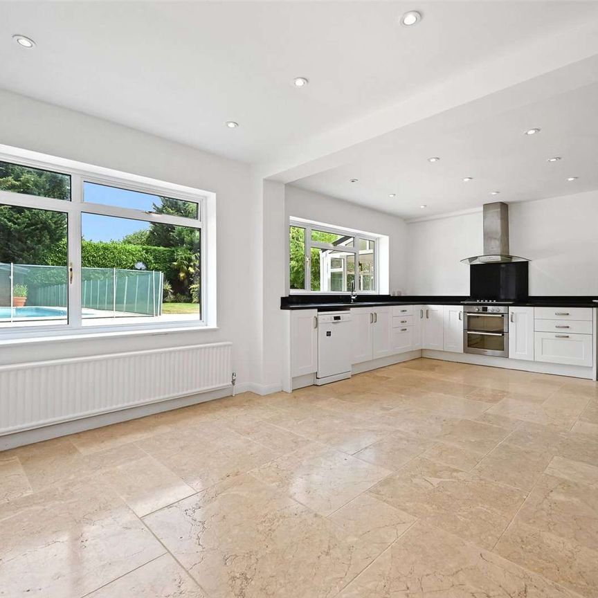 A modern neutrally decorated five bedroom, two bathroom detached house with four receptions and a swimming pool - Photo 1