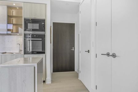 For Lease - 11 Yorkville Avenue Unit# 4904, Toronto, Ontario - Photo 3