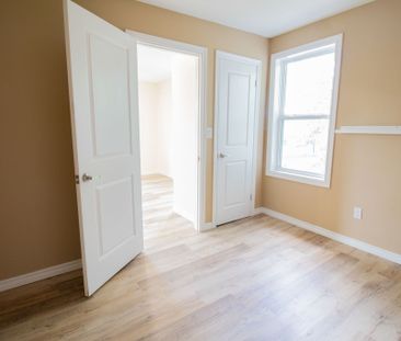 **STUNNING** Beautiful 2 Bedroom Upper Unit in Welland - Photo 5