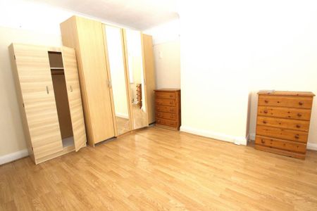 4 bedroom maisonette to rent - Photo 2