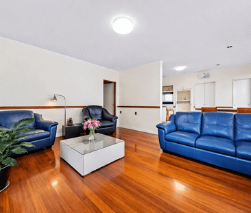 Inviting Family Home - Massive Garage - 809sqm's! - Photo 2