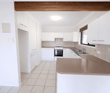 LIGHT AND BRIGHT! - Photo 3