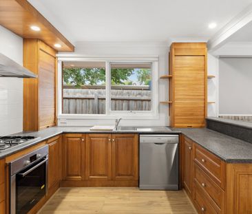 LIGHT AND BRIGHT RENOVATED TWO BEDROOM VILLA. - Photo 2