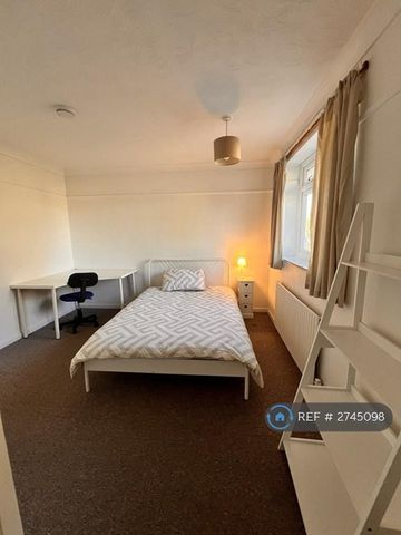 5 bedroom semi-detached house to rent - Photo 4