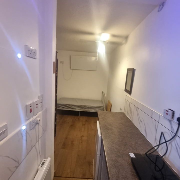 Studio Flat, Burlington House, N17 - Photo 1