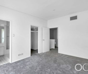 Open the Door To Sophisticated Inner-City Townhouse Living - Photo 6