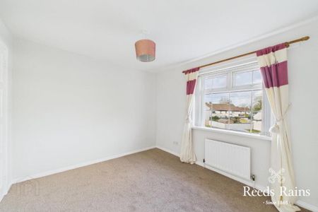 32 Dunbeg Park, Hillsborough, BT26 6AT - Photo 4