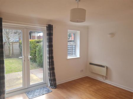 2 bedroom end of terrace house to rent - Photo 2