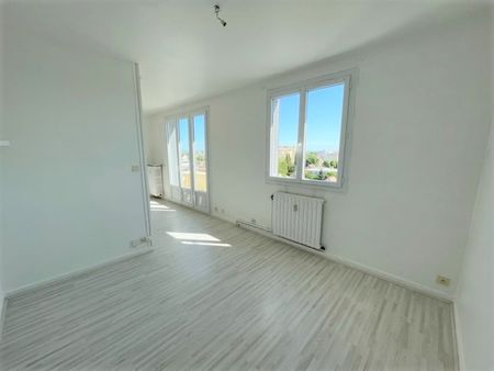 Location Appartement 4 pièces 77m² - Photo 3