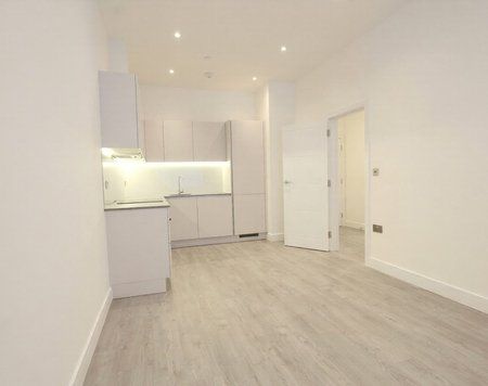 Silbury Boulevard, Milton Keynes, Buckinghamshire, MK9 - Photo 3