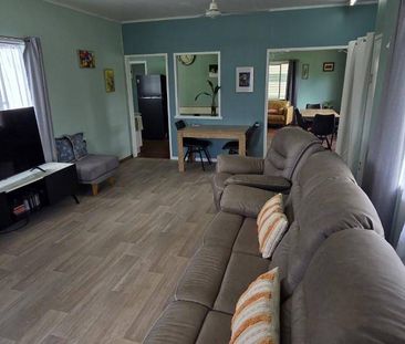 Newly Renovated Family Home. - Photo 5