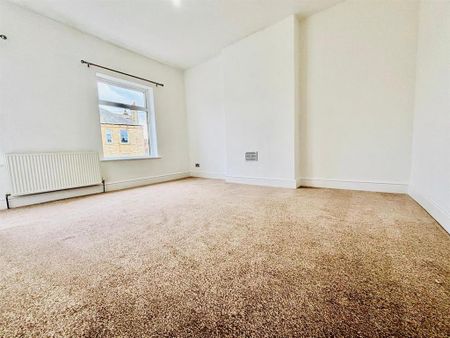 2 bedroom end of terrace house to rent - Photo 2