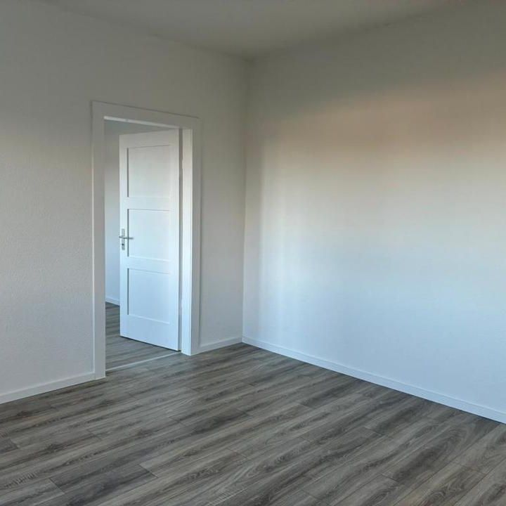 **Helle Wohnung FRISCH aus der RENOVIERUNG** - Photo 1