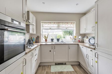 3 bedroom semi-detached house to rent - Photo 3