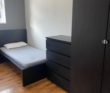 Room in a Shared House, Oaklands Park Avenue, IG1 - Photo 1
