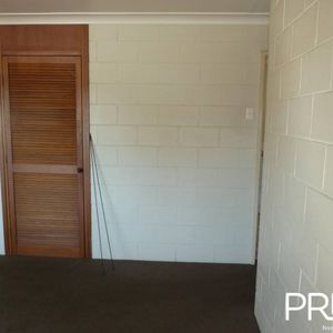 Low-Maintenance 2 Bedroom Unit - Photo 2