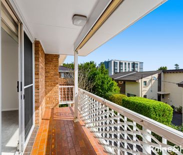 2/5 York Street, Point Frederick, NSW 2250 - Photo 1