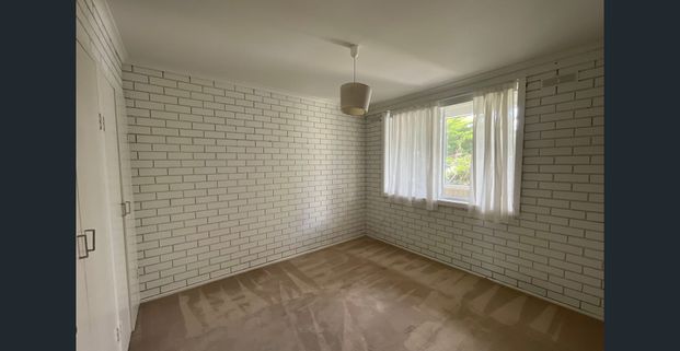 RENOVATED TWO-BEDROOM APARTMENT WITH STUNNING BAY VIEWS! - Photo 1