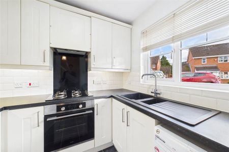 2 bedroom end of terrace house to rent - Photo 4