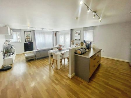 3 bedroom flat to rent - Photo 4