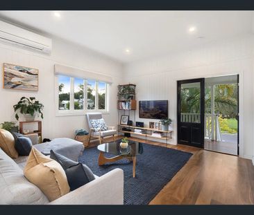 Your own private treehouse in an ultra-convenient location - Photo 1